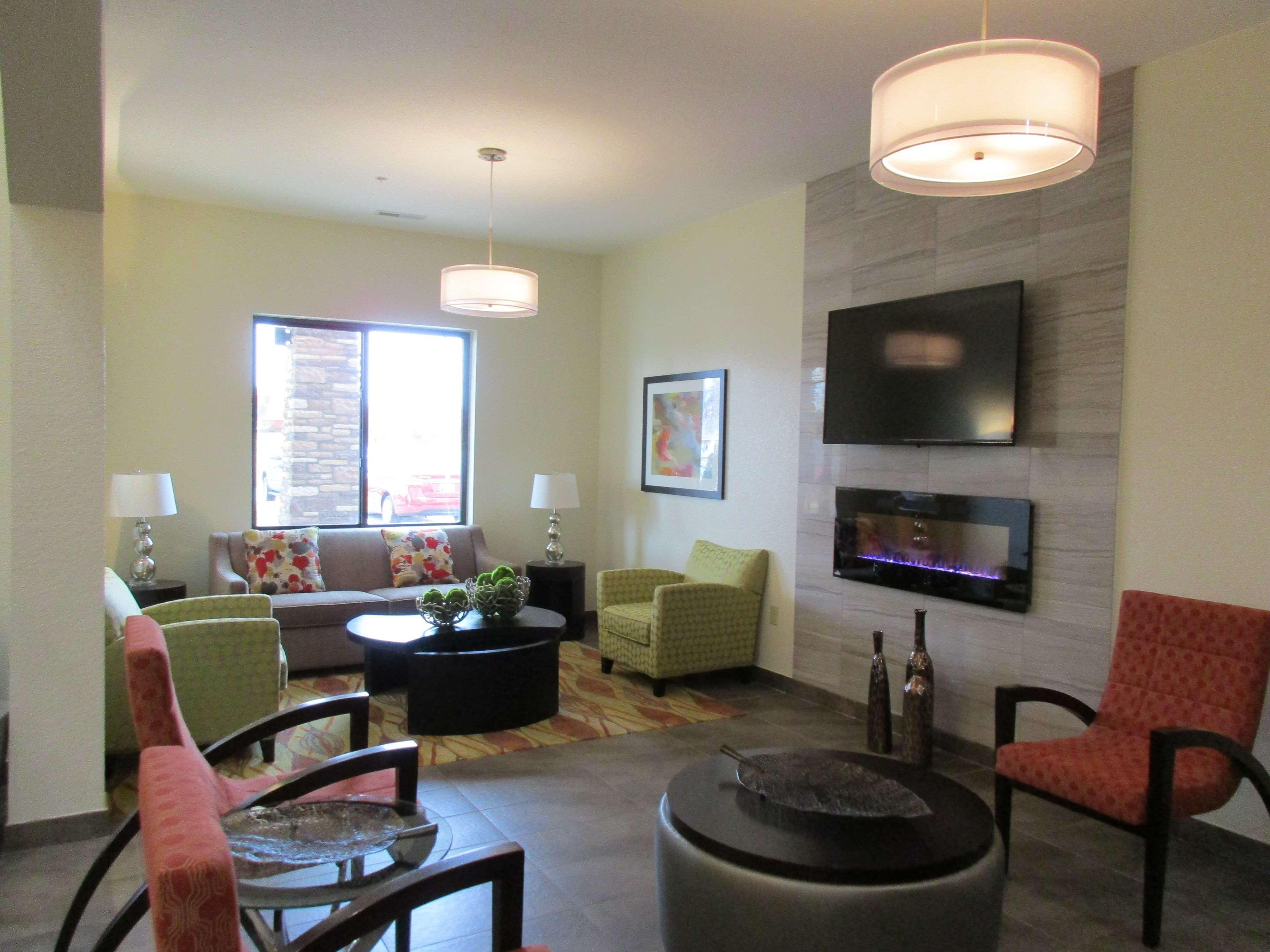 Best Western Plus Fairview Inn & Suites מראה חיצוני תמונה