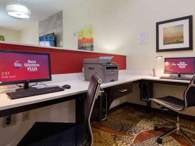 Best Western Plus Fairview Inn & Suites מראה חיצוני תמונה